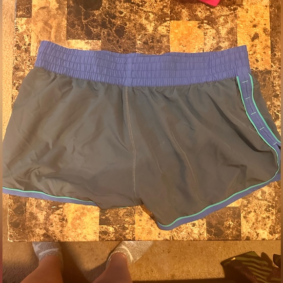 Women’s under armor running shorts. - Picture 2 of 4